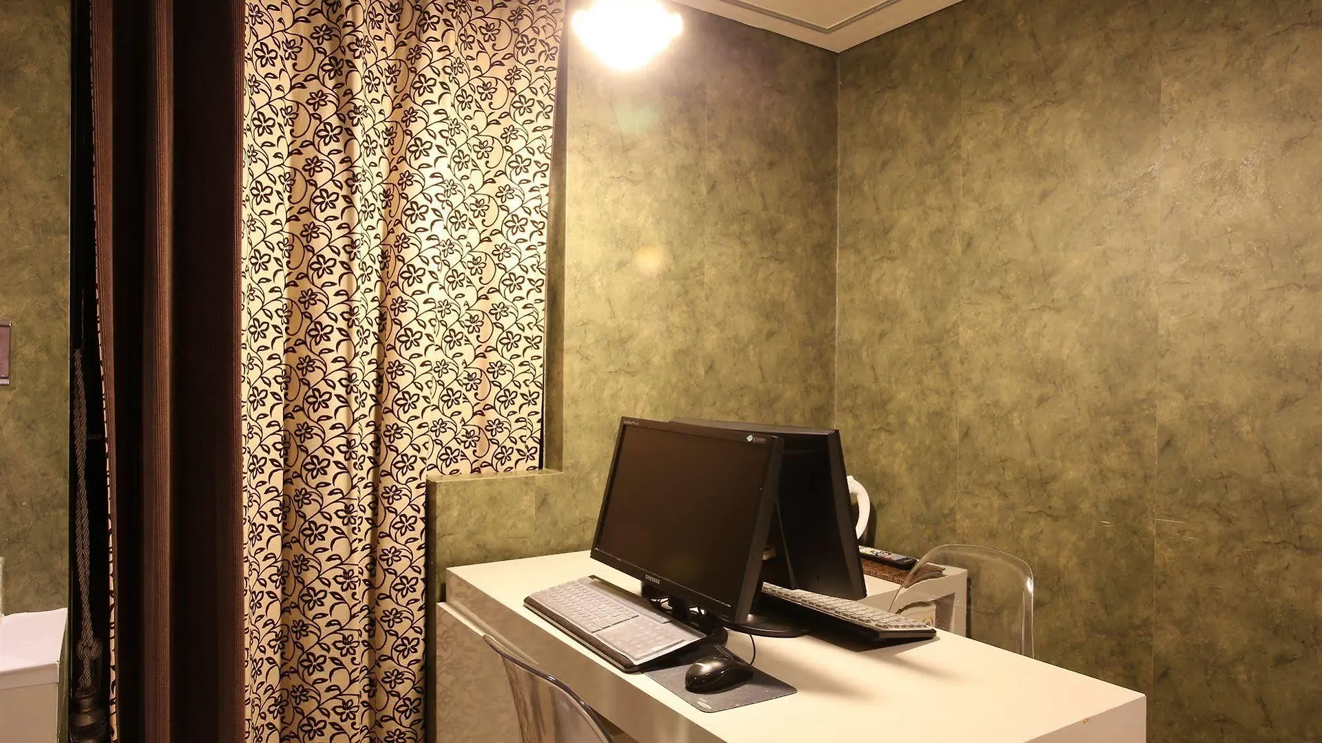 Baron De Paris Motel Seoul 2*,